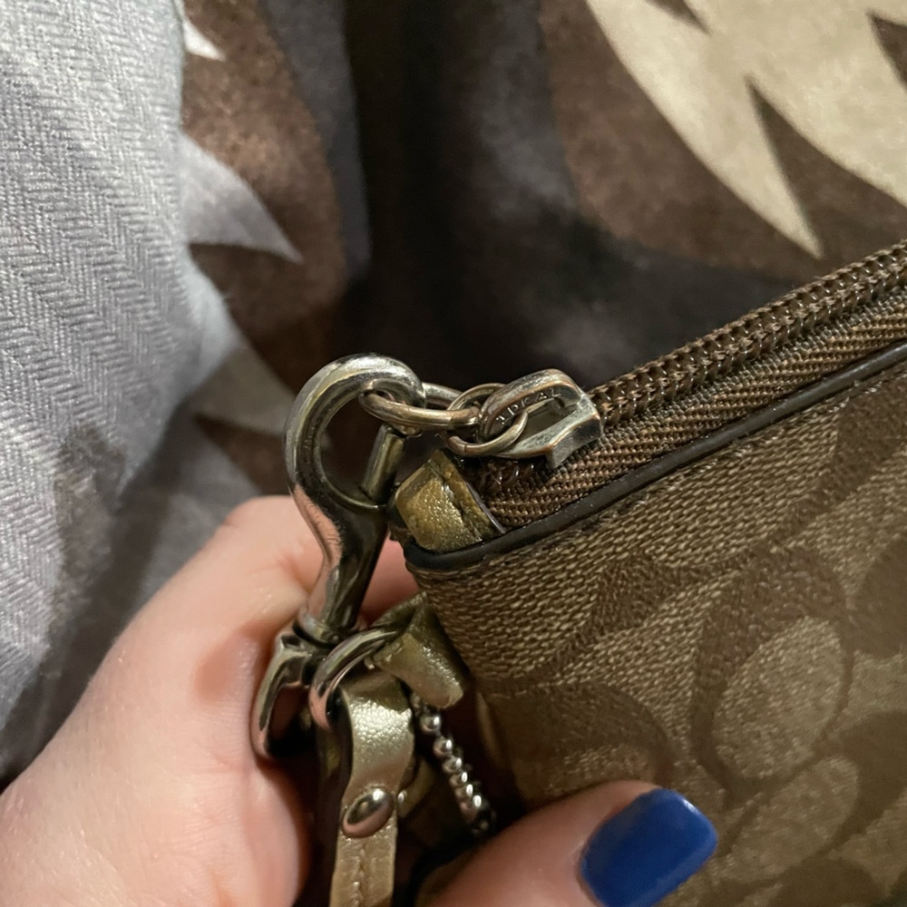 Coach wristlet - Picture 3 of 3